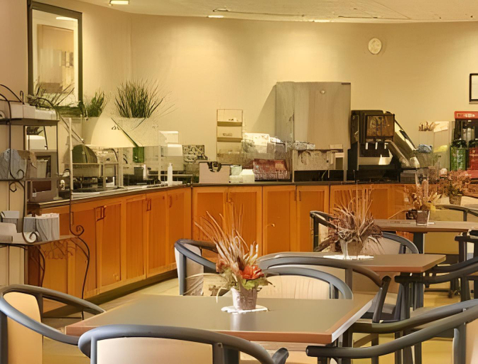 Food & Drinks 5, Wingate by Wyndham Warner Robins, Houston