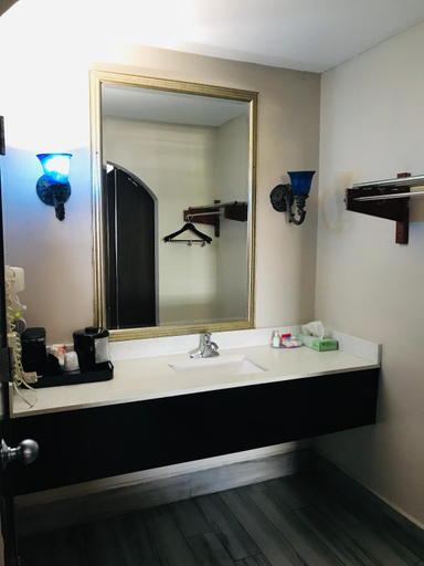Bathroom 4, Summit Inn - Houston Medical Center - NRG Park, Houston