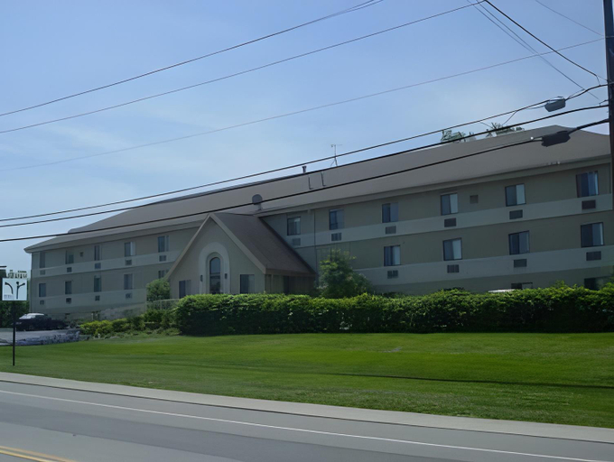 Exterior & Views 1, Crossland Economy Studios - Cincinnati/Springdale/Tri-County Mall, Cincinnati