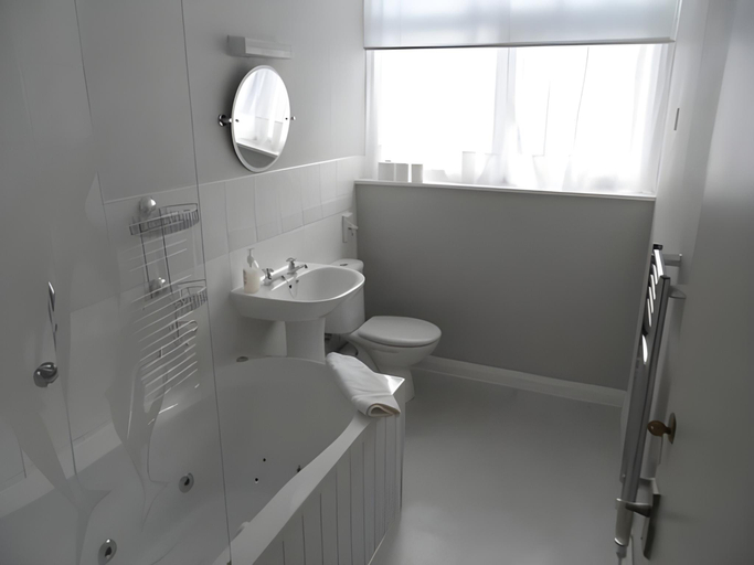 Bathroom 3, Bluebird Lodge, Cumbria
