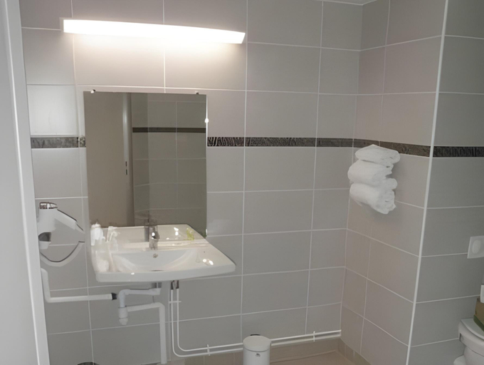 Bathroom 4, Première Classe Valence Sud, Drôme