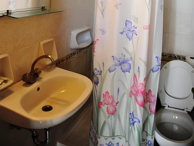 Bathroom 2, Glaros Guesthouse, Attica