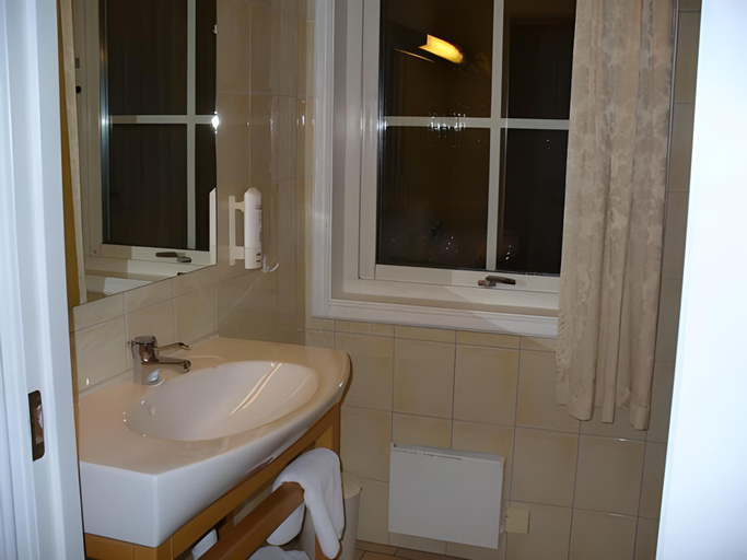 Bathroom 3, Vanerport Lakefront Hotell, Mariestad
