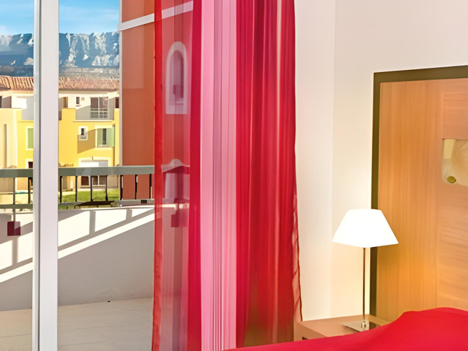 Bedroom 2, Park & Suites Village Aix-Le Rousset, Bouches-du-Rhône