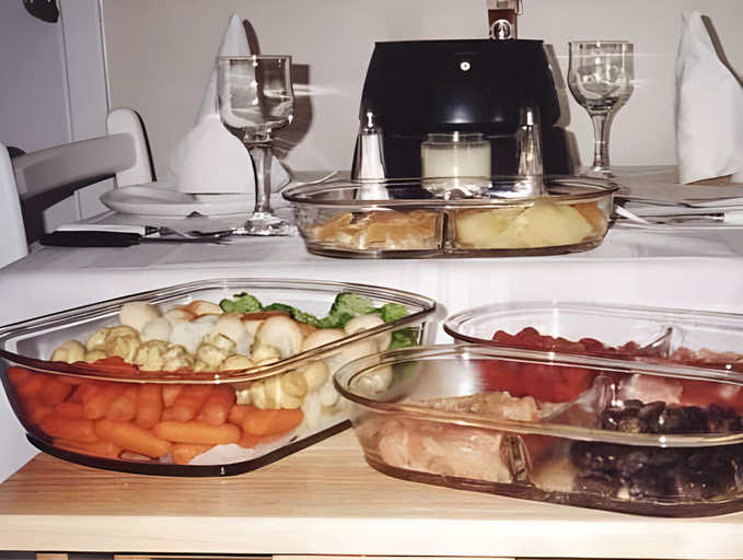 Food & Drinks, Motel Bel Eau, Papineau