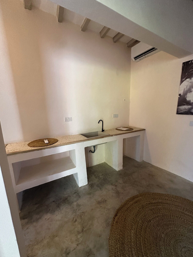 Bathroom 3, Seconda Stella Boutique, Kusini