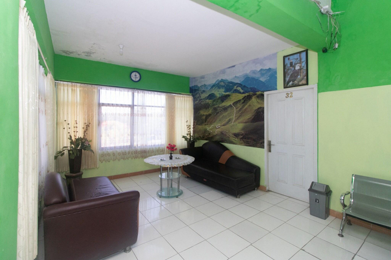 Public Area 3, Formerly Reddoorz @ Frans Seda Kupang, Kupang