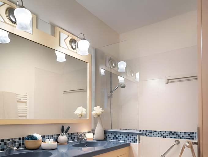 Bathroom 5, Residence Pierre & Vacances Heliotel Marine, Alpes-Maritimes