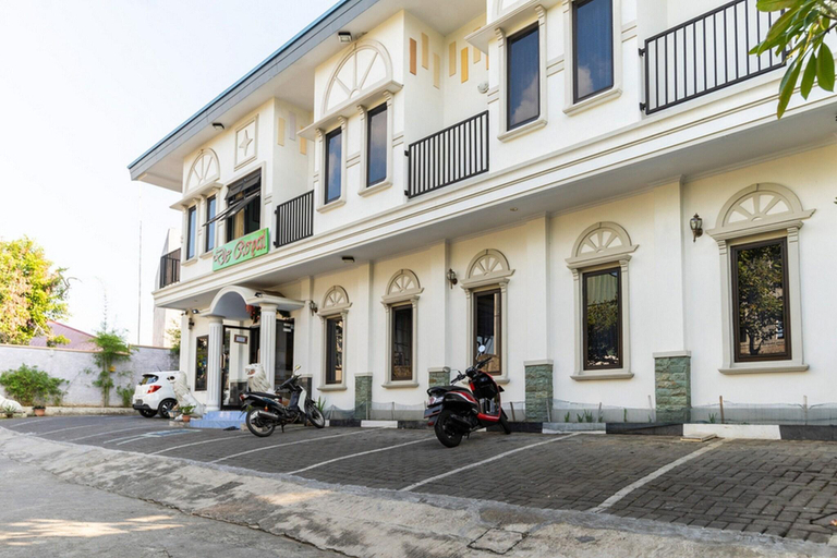 Exterior & Views 2, RedDoorz Plus @ Jalan Pumorow Manado, Manado