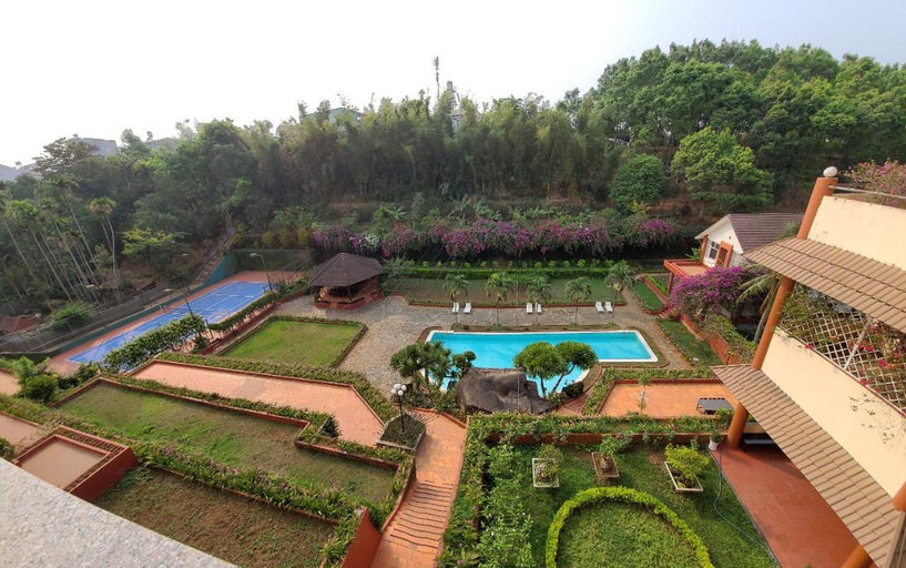 Exterior & Views