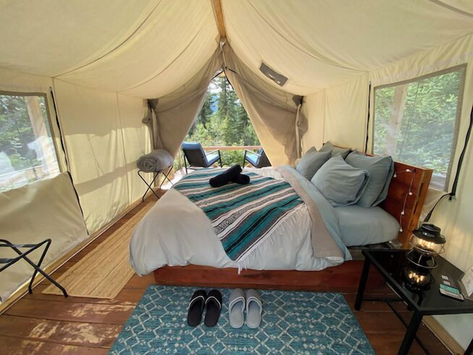 Bedroom 2, Alpenglow Luxury Camping, Matanuska-Susitna