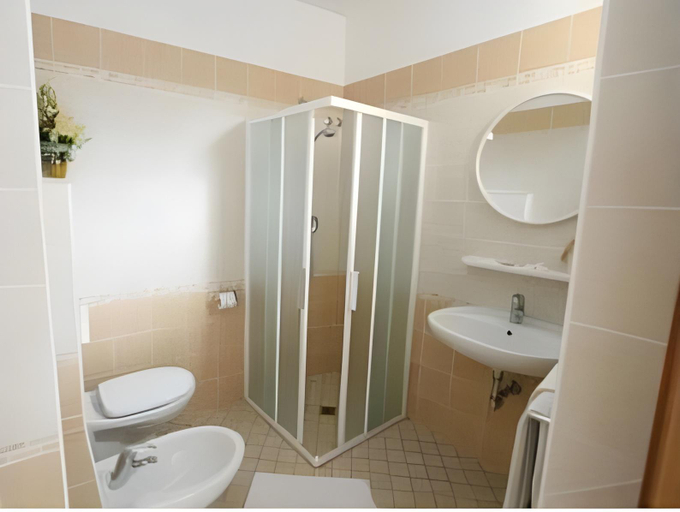 Bathroom 4, Hotel Senyor, Rimini