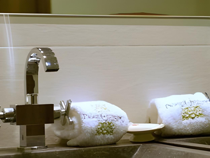 Bathroom 3, Hotel Palacio del Obispo, Huesca