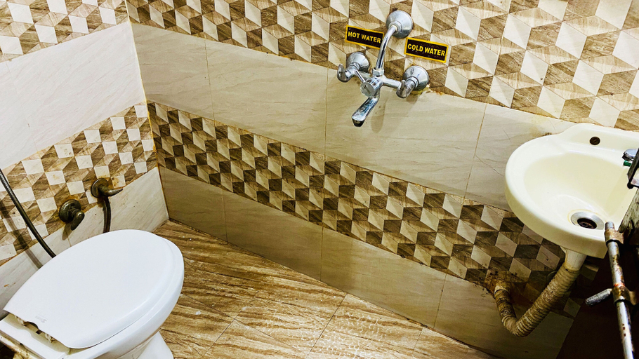 Bathroom 2, Hotel Ivanna, Indore