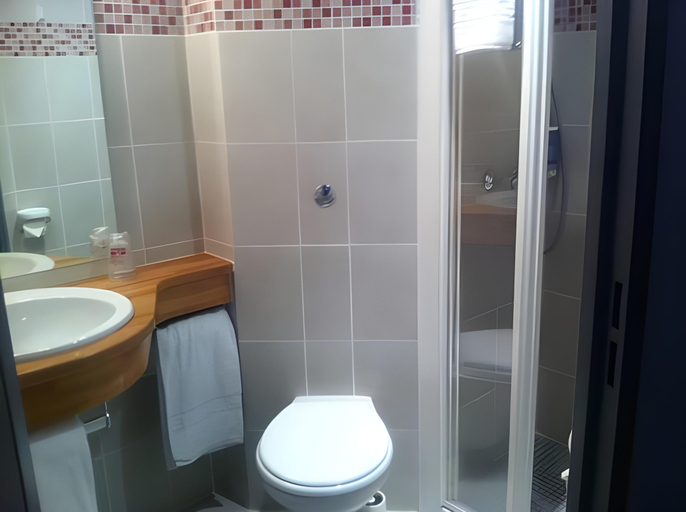 Bathroom 2, Best Hotel, Seine-et-Marne