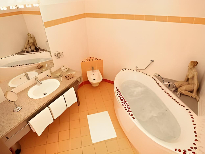 Bathroom 3, Hotel Turmhof, Mödling