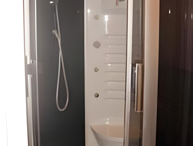 Bathroom 5, La tente verte, Nord