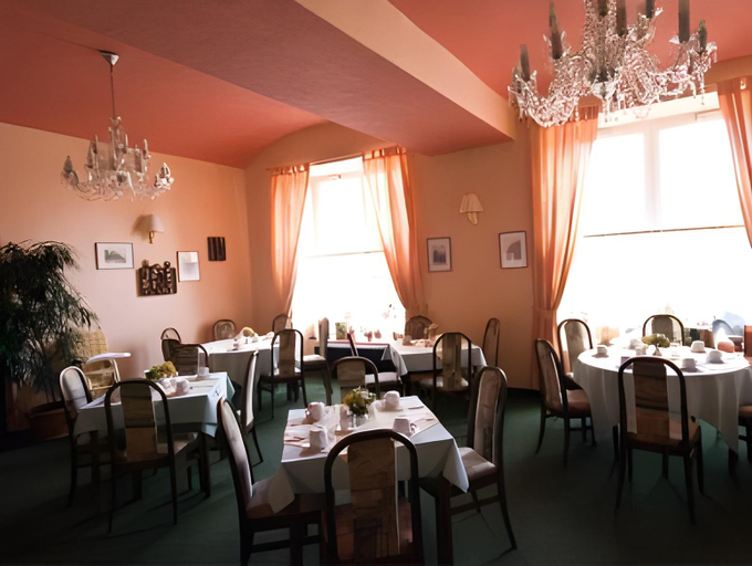 Food & Drinks 5, Hotel Merkur, Praha 7