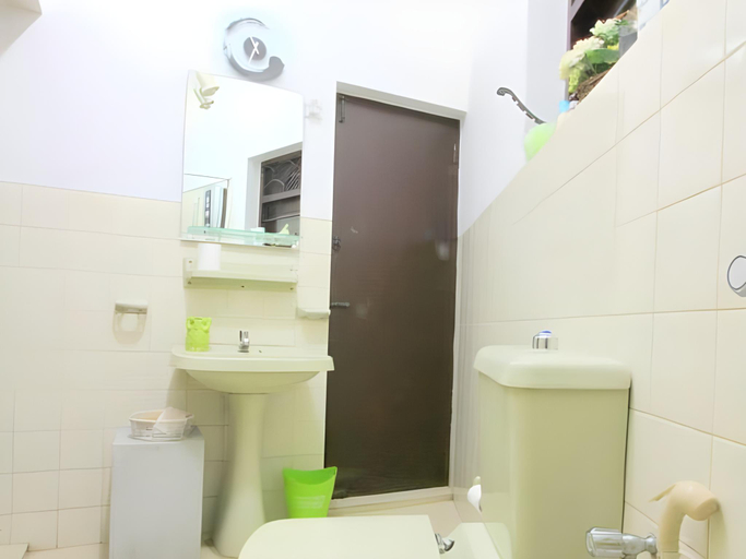 Bathroom 4, Breeze of Paradise Hotel, Sri Jayawardanapura Kotte