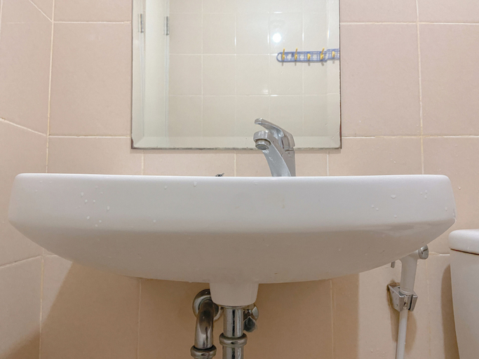 Bathroom 3, Simply And Cozy 2Br Apartment At Parahyangan Residence, Bandung