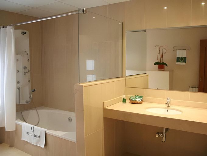 Bathroom 4, HOTEL JARDÍ APARTAMENTS, Lleida