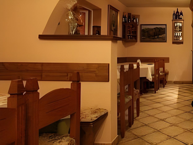 Others 3, Penzion Rudolf, Prievidza