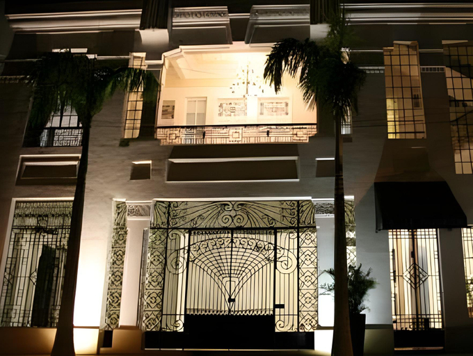 Exterior & Views
