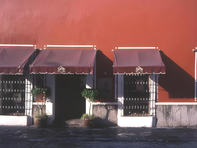Exterior & Views