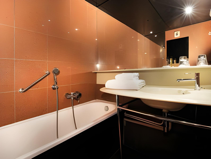 Bathroom, Hotel du Golf, Savoie