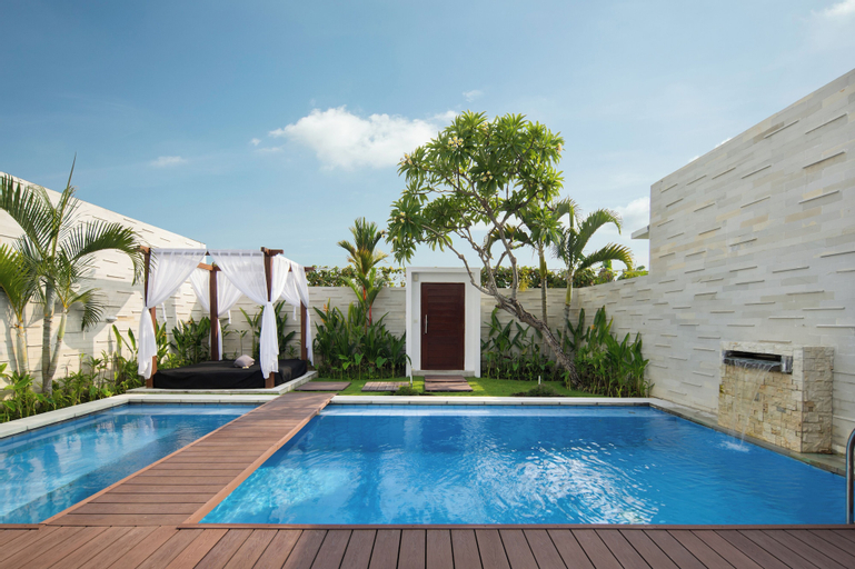 Swimming Pool 24