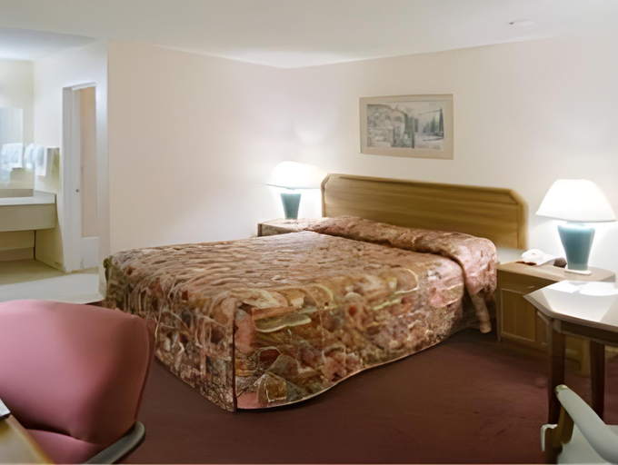 Bedroom 3, Rodeway Inn Dodge City, Ford
