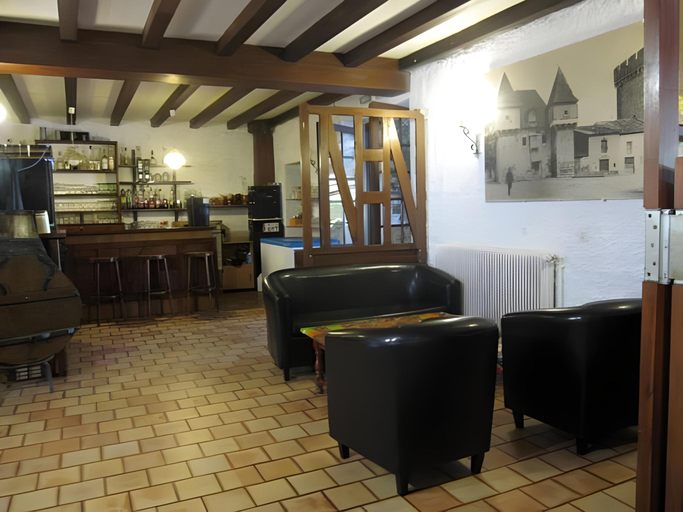 Public Area, Le Clos Grand, Lot