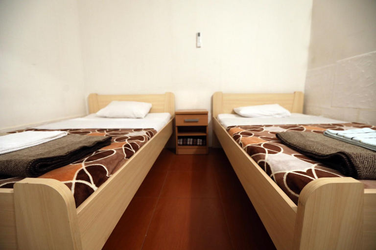 Others 3, Hostel 42