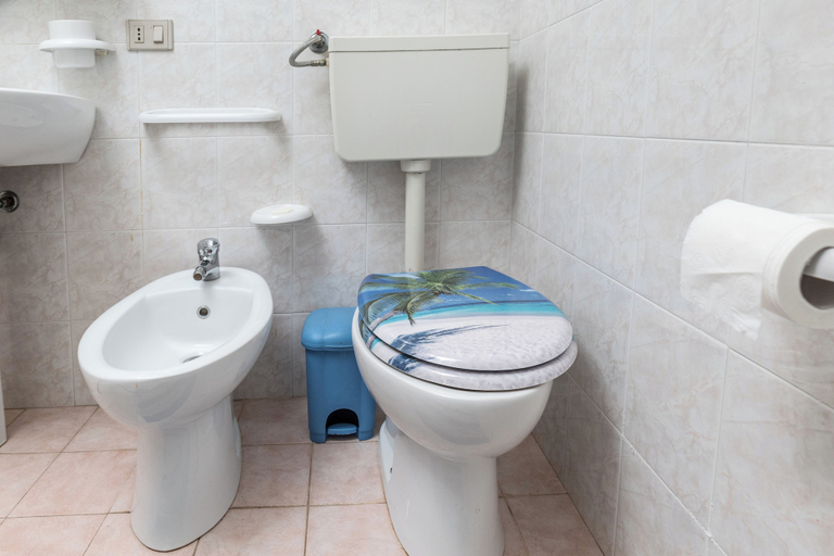 Bathroom 3, Casa Del Sarto, Enna