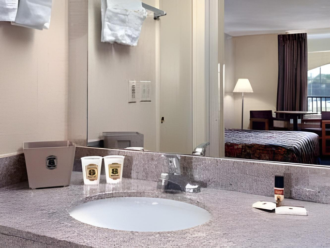 Bathroom 4, Super 8 by Wyndham Walterboro, Colleton