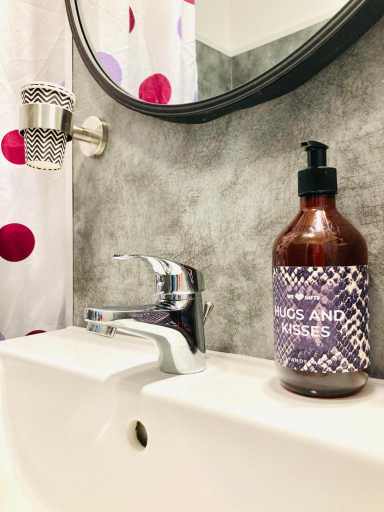 Bathroom 10