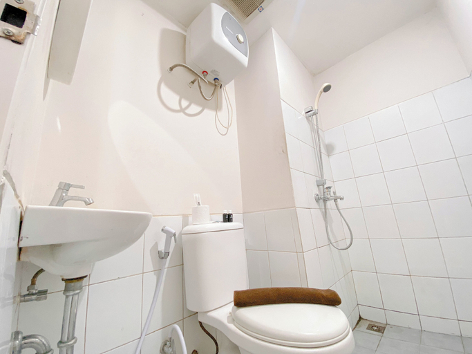 Bathroom 4, The Stylish 2Br At Grand Asia Afrika Apartment, Bandung