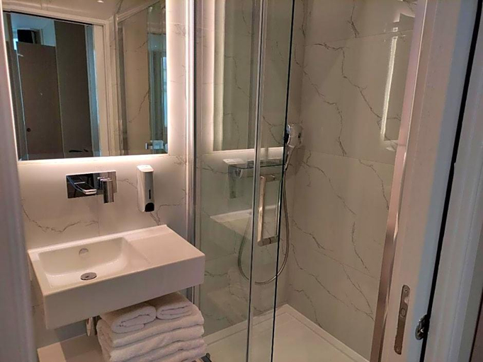 Bathroom 3, Nox Kensington, London