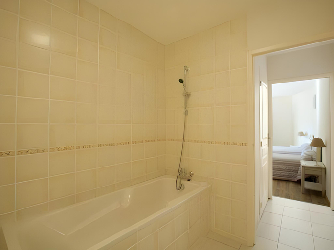 Bathroom 3, Logis Hotel Restaurant Le Pradinas, Gard