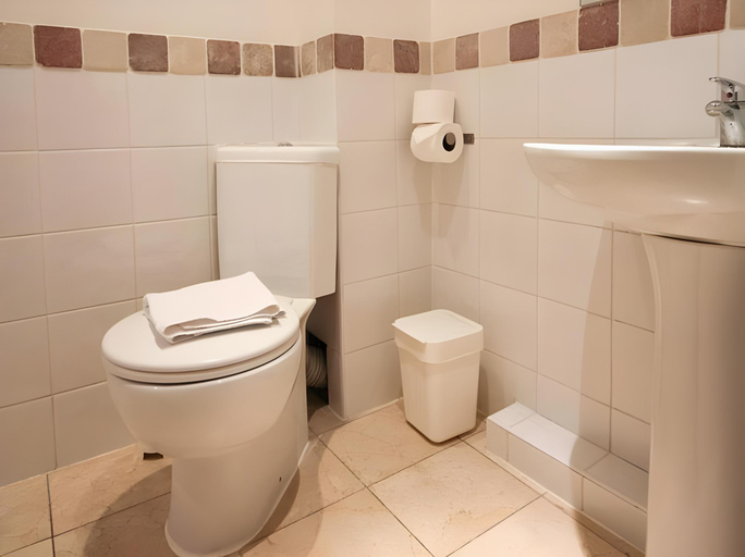 Bathroom 3, Inverness Terrace Serviced Apartments, London