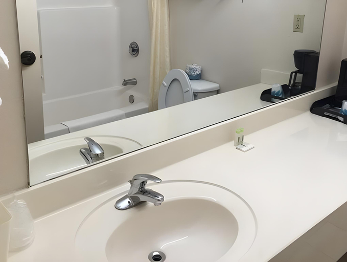 Bathroom 4, Baymont by Wyndham Philadelphia/Choctaw MS, Neshoba