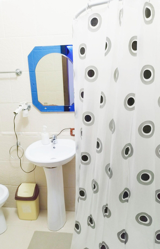 Bathroom 4, Guva, Beratit