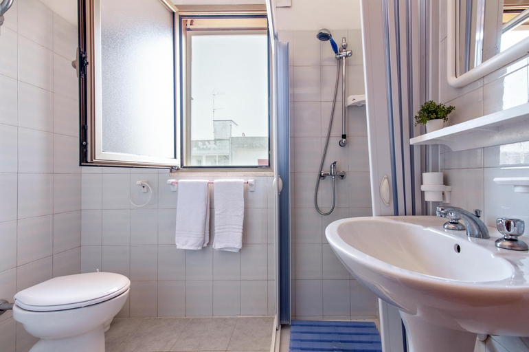 Bathroom 2, Brodolini Apartments Torre dell'Orso, Lecce