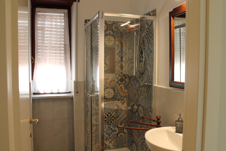 Others 4, Casa Hari, Salerno