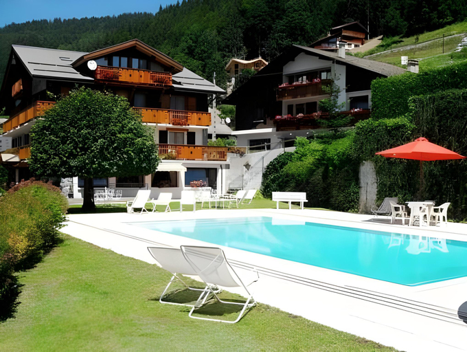 Others 3, Hotel Alpina, Haute-Savoie