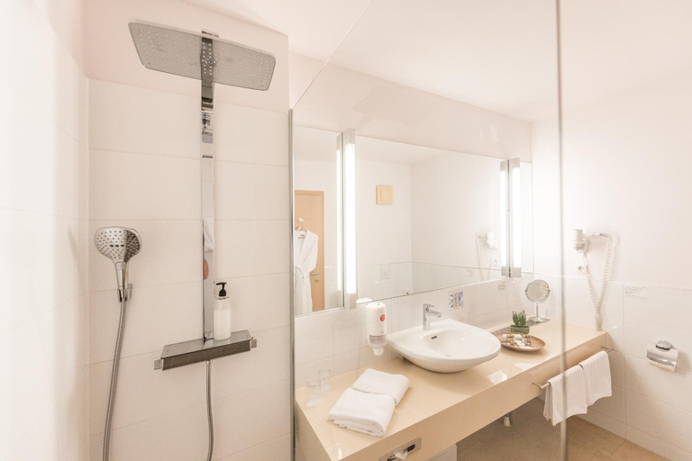 Bathroom 3, Hotel und Therme NOVA, Voitsberg