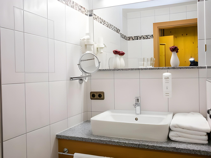 Bathroom 5, Wellness- und Bierhotel Adam Brau, Regen