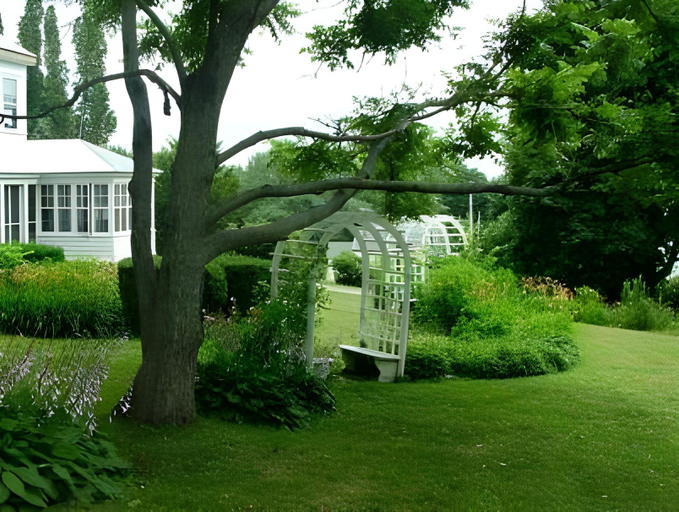 Others 4, The Brewster Inn, Penobscot
