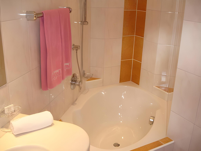 Bathroom 3, Hotel Kristall, Bludenz