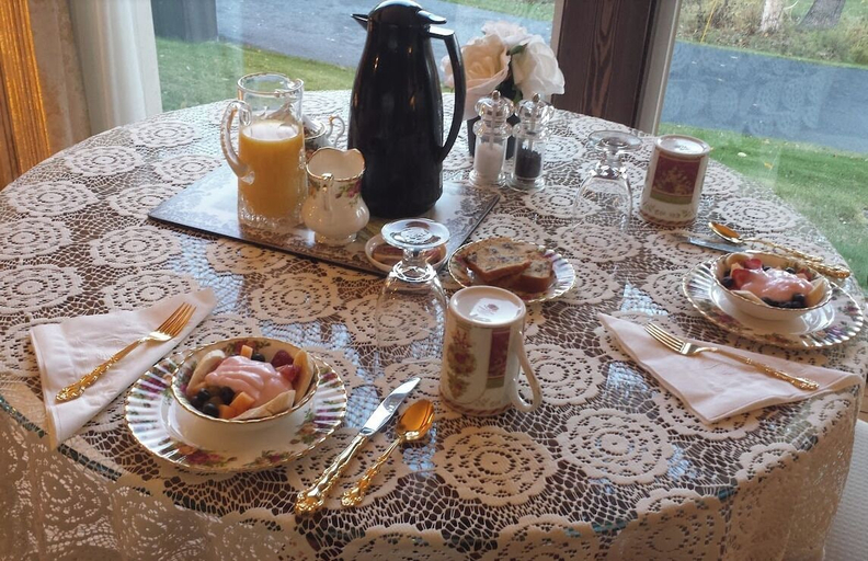 Food & Drinks 5, Highland Glen Lodge, Anchorage